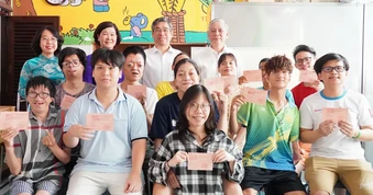 Phó Bí thư Thành ủy TPHCM Nguyễn Phước Lộc thăm, động viên các cử tri đặc biệt