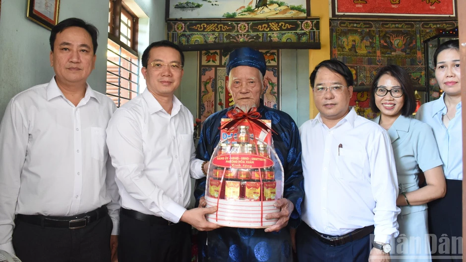 Phó Chủ tịch nước Võ Thị Ánh Xuân thăm, chúc thọ người cao tuổi tại Đà Nẵng Phó Chủ tịch nước Võ Thị Ánh Xuân thăm, chúc thọ người cao tuổi tại Đà Nẵng