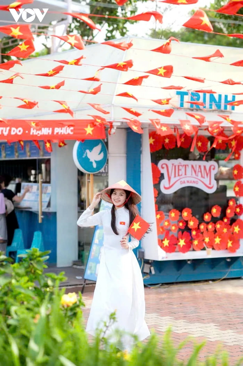 Phố đi bộ Bạch Đằng ở Đà Nẵng tấp nập du khách check-in dịp lễ 30/4 - 1/5 Phố đi bộ Bạch Đằng ở Đà Nẵng tấp nập du khách check-in dịp lễ 30/4 - 1/5