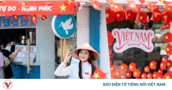 Phố đi bộ Bạch Đằng ở Đà Nẵng tấp nập du khách check-in dịp lễ 30/4 - 1/5