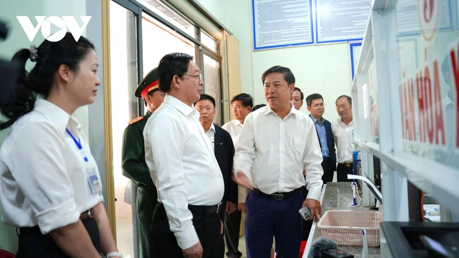 Phó Thủ tướng Hồ Quốc Dũng chỉ đạo làm rõ từng nguyên nhân nghèo tại Ea Bung Phó Thủ tướng Hồ Quốc Dũng chỉ đạo làm rõ từng nguyên nhân nghèo tại Ea Bung