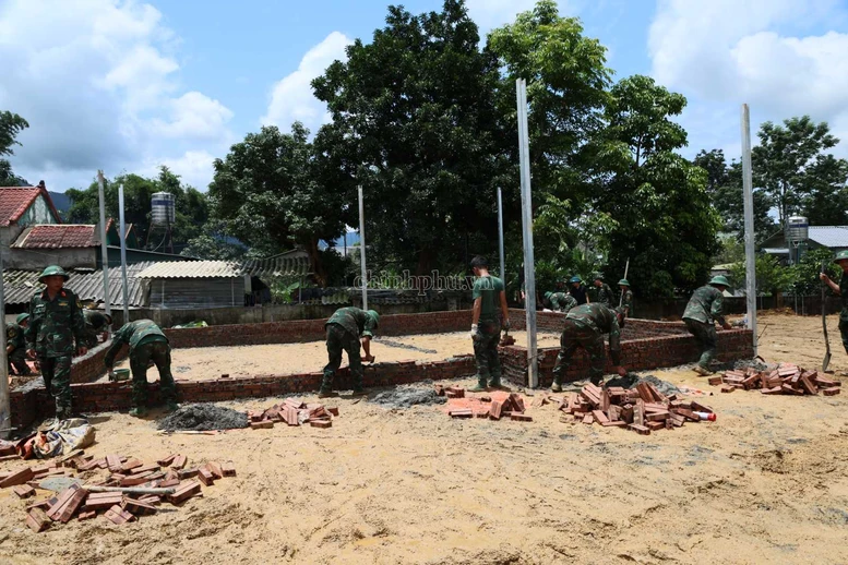 Phó Thủ tướng Hồ Quốc Dũng kiểm tra công tác khắc phục hậu quả lũ quét tại xã Mường Than, Lai Châu Phó Thủ tướng Hồ Quốc Dũng kiểm tra công tác khắc phục hậu quả lũ quét tại xã Mường Than, Lai Châu