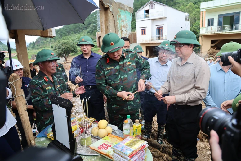 Phó Thủ tướng Hồ Quốc Dũng kiểm tra công tác khắc phục hậu quả lũ quét tại xã Mường Than, Lai Châu Phó Thủ tướng Hồ Quốc Dũng kiểm tra công tác khắc phục hậu quả lũ quét tại xã Mường Than, Lai Châu