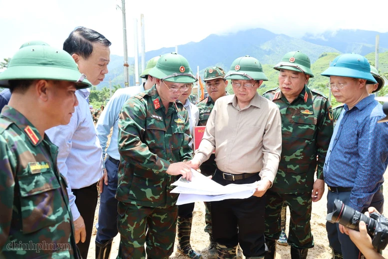 Phó Thủ tướng Hồ Quốc Dũng kiểm tra công tác khắc phục hậu quả lũ quét tại xã Mường Than, Lai Châu Phó Thủ tướng Hồ Quốc Dũng kiểm tra công tác khắc phục hậu quả lũ quét tại xã Mường Than, Lai Châu
