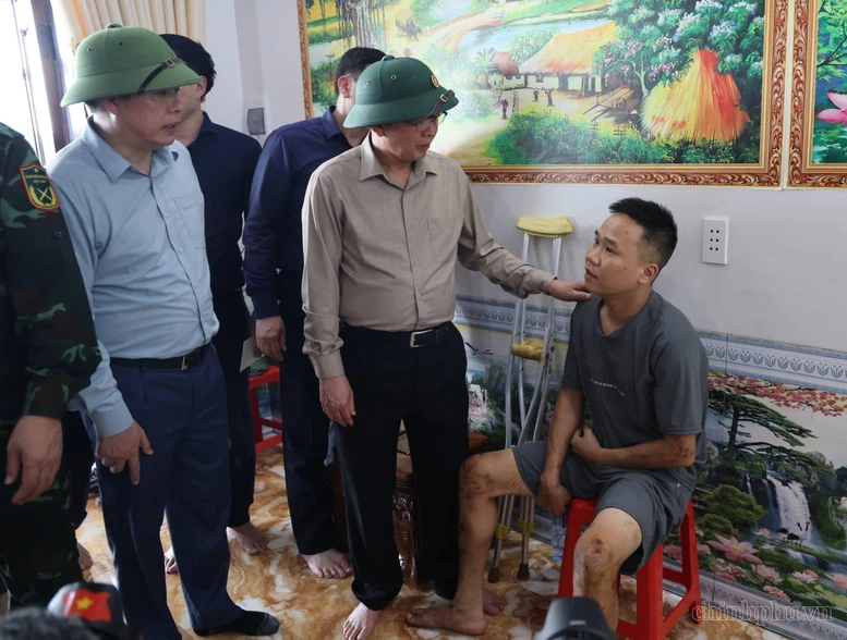 Phó Thủ tướng Hồ Quốc Dũng kiểm tra công tác khắc phục hậu quả lũ quét tại xã Mường Than, Lai Châu Phó Thủ tướng Hồ Quốc Dũng kiểm tra công tác khắc phục hậu quả lũ quét tại xã Mường Than, Lai Châu