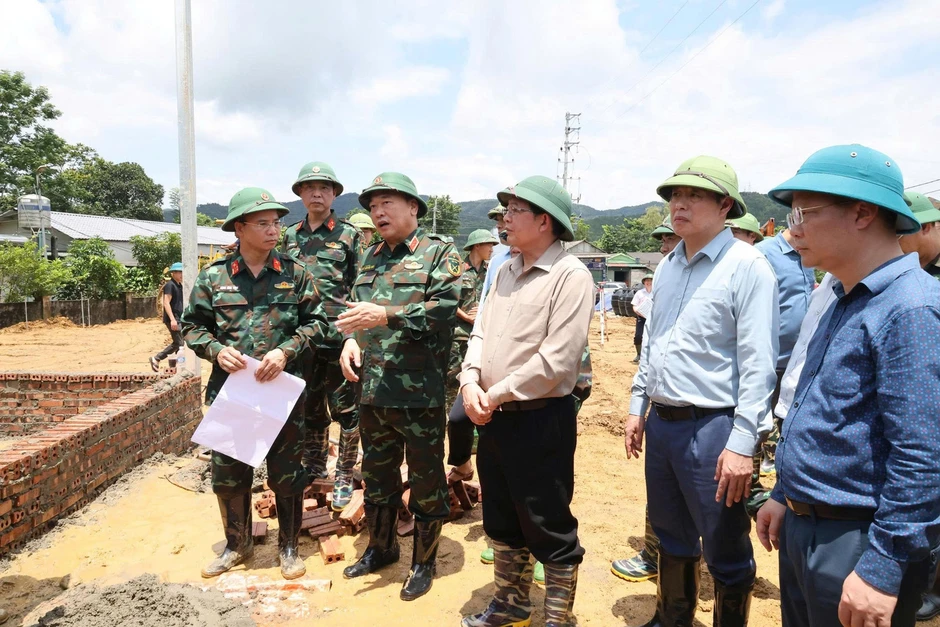 Phó Thủ tướng Hồ Quốc Dũng kiểm tra công tác khắc phục hậu quả lũ quét tại xã Mường Than Phó Thủ tướng Hồ Quốc Dũng kiểm tra công tác khắc phục hậu quả lũ quét tại xã Mường Than