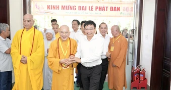 Phó Thủ tướng Nguyễn Văn Thắng chúc mừng Đại lễ Phật đản tại TP. Huế