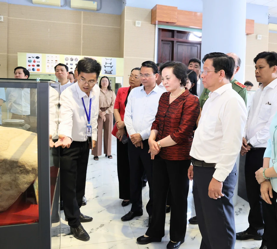 Phó Thủ tướng Phạm Thị Thanh Trà dự lễ khởi công Trường Phổ thông nội trú liên cấp Ba Chúc, tỉnh An Giang Phó Thủ tướng Phạm Thị Thanh Trà dự lễ khởi công Trường Phổ thông nội trú liên cấp Ba Chúc, tỉnh An Giang