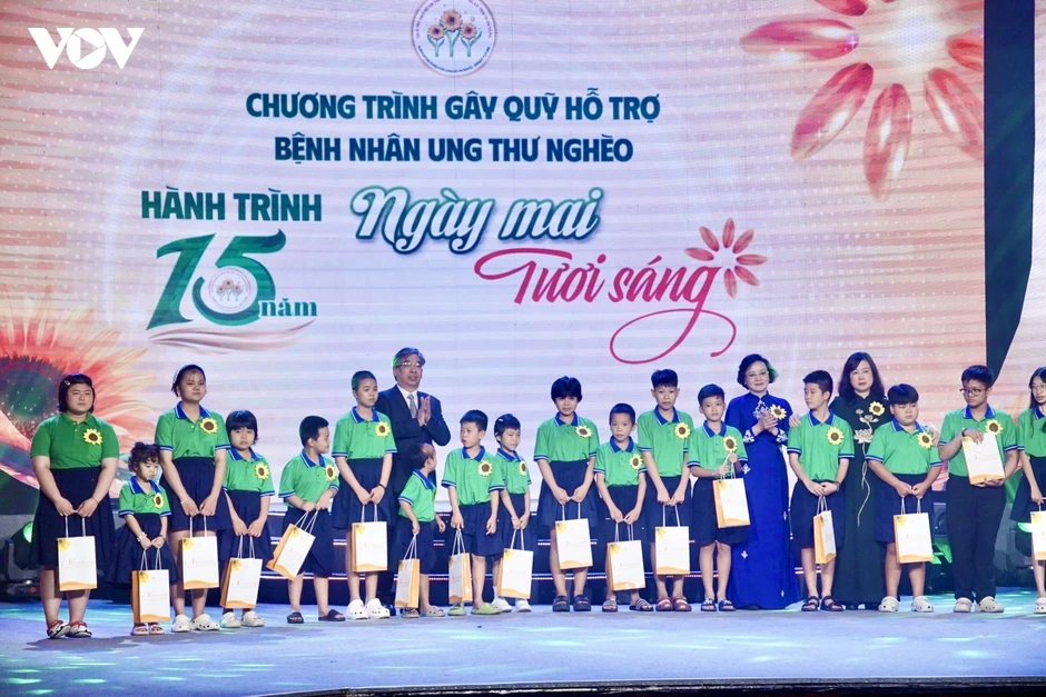 Phó Thủ tướng Phạm Thị Thanh Trà kêu gọi chung tay hỗ trợ bệnh nhân ung thư nghèo Phó Thủ tướng Phạm Thị Thanh Trà kêu gọi chung tay hỗ trợ bệnh nhân ung thư nghèo