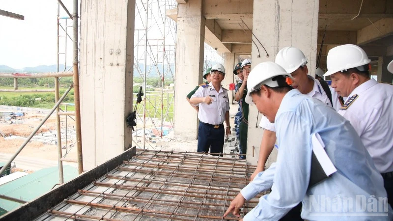 Phó Tư lệnh Cảnh sát biển Việt Nam kiểm tra thực tế Dự án Di chuyển Cơ quan Bộ Tư lệnh Vùng Cảnh sát biển 2