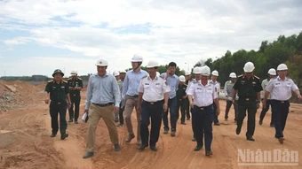 Phó Tư lệnh Cảnh sát biển Việt Nam kiểm tra thực tế Dự án Di chuyển Cơ quan Bộ Tư lệnh Vùng Cảnh sát biển 2
