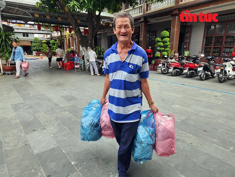 Phòng khám đông y “0 đồng” gần hai thập kỷ lặng thầm vì người nghèo Phòng khám đông y “0 đồng” gần hai thập kỷ lặng thầm vì người nghèo