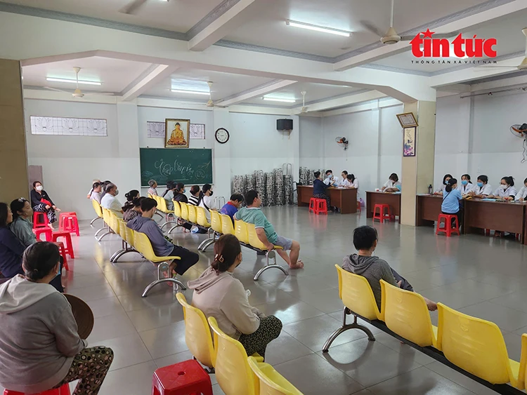 Phòng khám đông y “0 đồng” gần hai thập kỷ lặng thầm vì người nghèo Phòng khám đông y “0 đồng” gần hai thập kỷ lặng thầm vì người nghèo