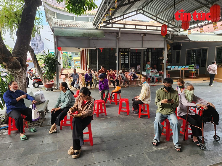 Phòng khám đông y “0 đồng” gần hai thập kỷ lặng thầm vì người nghèo Phòng khám đông y “0 đồng” gần hai thập kỷ lặng thầm vì người nghèo