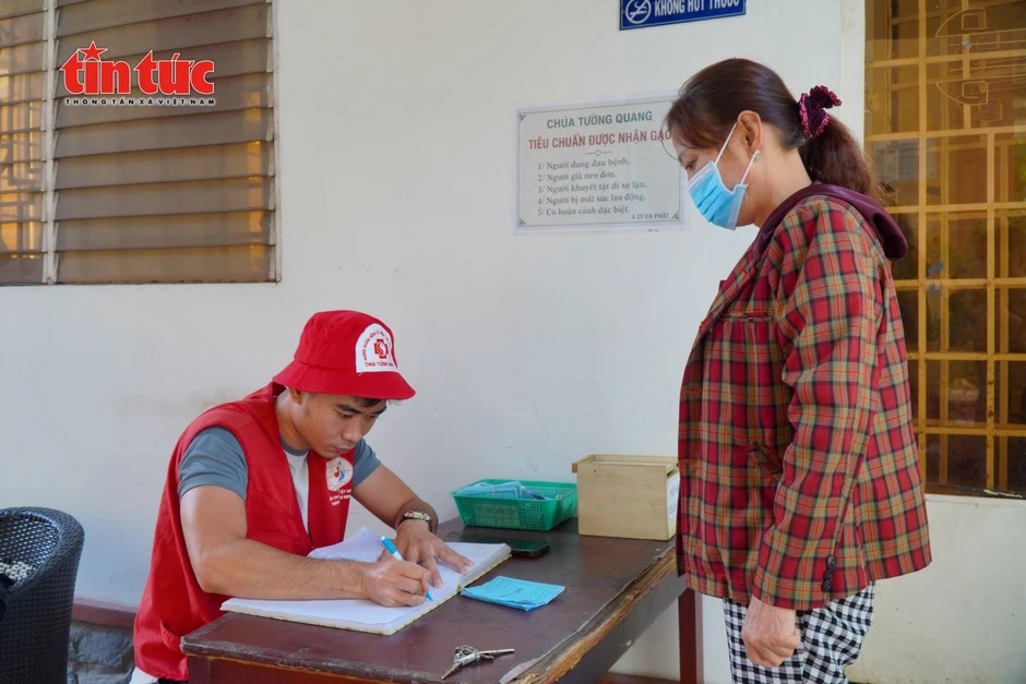 Phòng khám suốt 30 năm duy trì khám chữa bệnh miễn phí cho người nghèo Phòng khám suốt 30 năm duy trì khám chữa bệnh miễn phí cho người nghèo