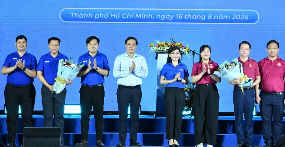 Phong trào tình nguyện - điểm sáng đáng tự hào của tuổi trẻ TPHCM Phong trào tình nguyện - điểm sáng đáng tự hào của tuổi trẻ TPHCM