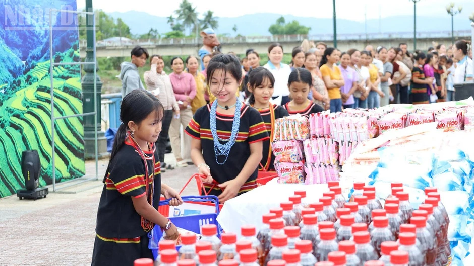Phụ nữ Đà Nẵng hành quân về nguồn, lan tỏa yêu thương vùng cao Phụ nữ Đà Nẵng hành quân về nguồn, lan tỏa yêu thương vùng cao
