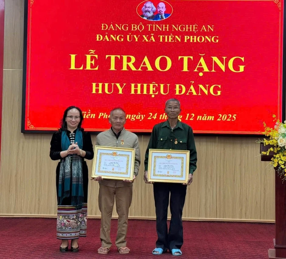 Phụ nữ tham chính: Hành trình lãnh đạo từ trách nhiệm đến cống hiến Phụ nữ tham chính: Hành trình lãnh đạo từ trách nhiệm đến cống hiến