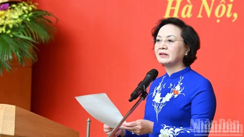 Phụ nữ Việt Nam khẳng định vai trò, vị thế trên mọi lĩnh vực đời sống xã hội Phụ nữ Việt Nam khẳng định vai trò, vị thế trên mọi lĩnh vực đời sống xã hội