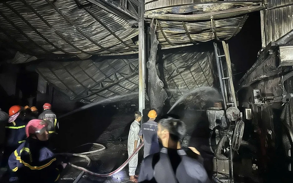 Phú Thọ: Cháy lớn tại Công ty hóa chất, lửa bùng lên dữ dội trong đêm Phú Thọ: Cháy lớn tại Công ty hóa chất, lửa bùng lên dữ dội trong đêm