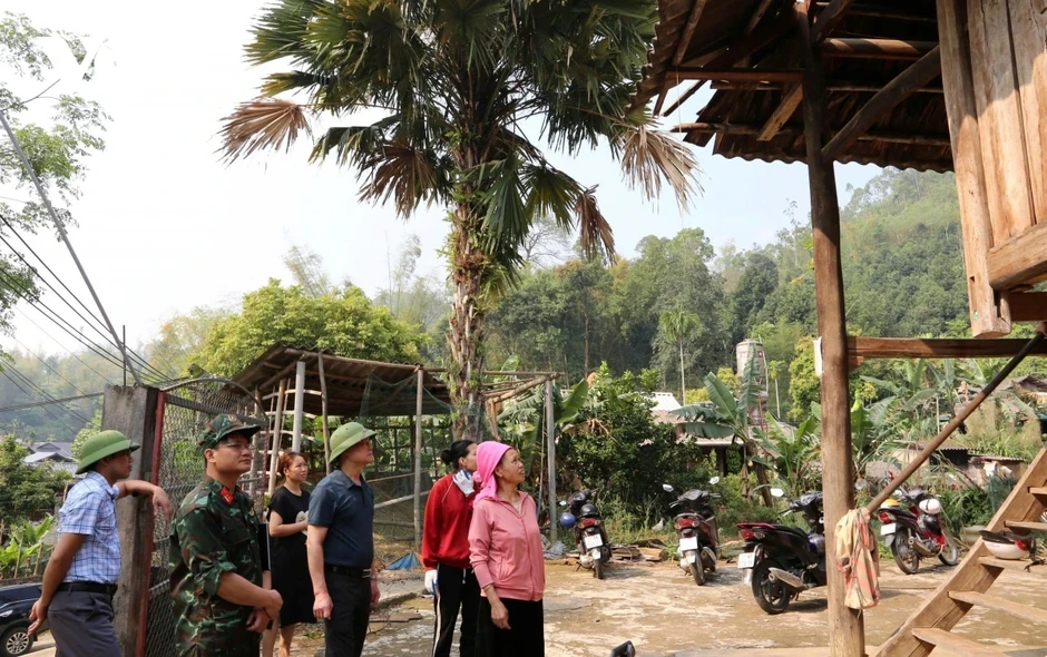 Phú Thọ, Lào Cai và Thái Nguyên huy động sửa chữa nhà cho nhân dân sau dông lốc Phú Thọ, Lào Cai và Thái Nguyên huy động sửa chữa nhà cho nhân dân sau dông lốc