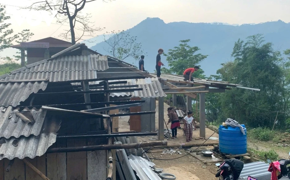 Phú Thọ, Lào Cai và Thái Nguyên huy động sửa chữa nhà cho nhân dân sau dông lốc Phú Thọ, Lào Cai và Thái Nguyên huy động sửa chữa nhà cho nhân dân sau dông lốc