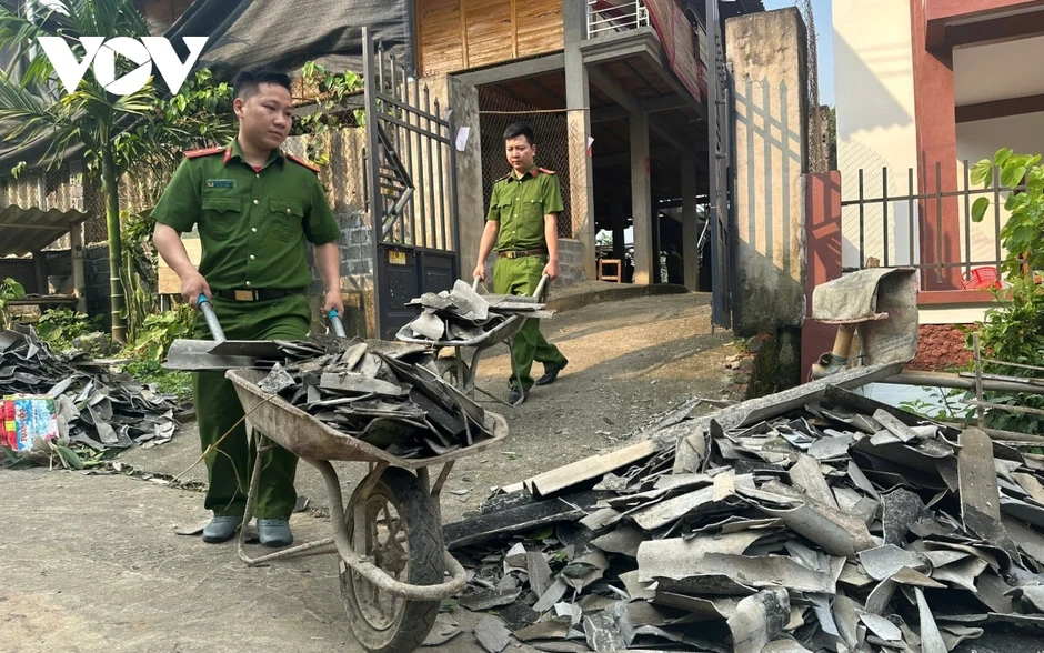 Phú Thọ, Lào Cai và Thái Nguyên huy động sửa chữa nhà cho nhân dân sau dông lốc Phú Thọ, Lào Cai và Thái Nguyên huy động sửa chữa nhà cho nhân dân sau dông lốc