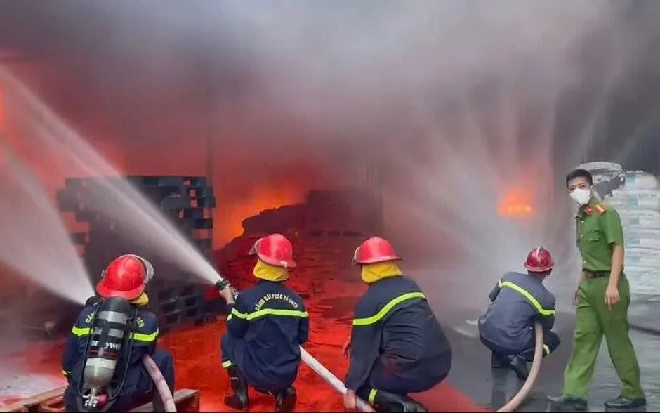 Phú Thọ: Liên tiếp 2 vụ cháy lớn tại doanh nghiệp nhựa trong khu công nghiệp Phú Thọ: Liên tiếp 2 vụ cháy lớn tại doanh nghiệp nhựa trong khu công nghiệp