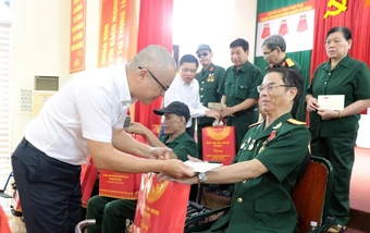 Phú Thọ trao quà của Tổng Bí thư, Chủ tịch nước Tô Lâm cho người có công