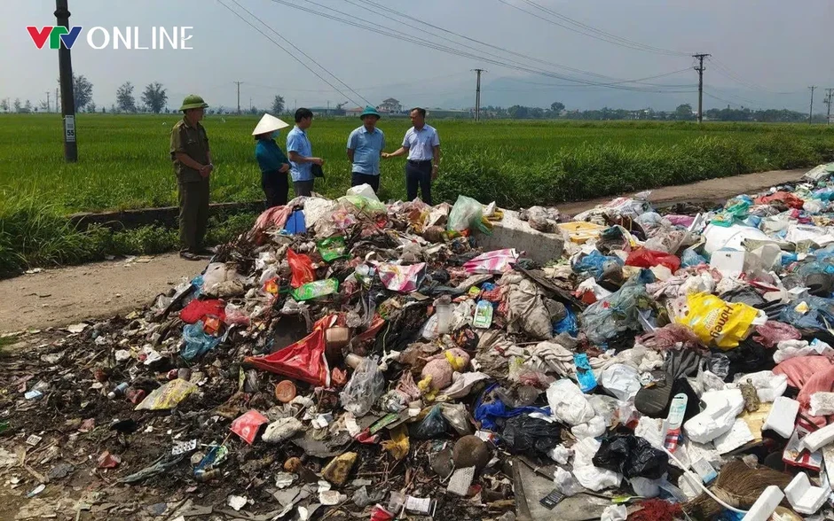 Phú Thọ: Xã Cẩm Khê kiểm tra, xử lý bãi rác ảnh hưởng đến người dân sau phản ánh của VTV Times Phú Thọ: Xã Cẩm Khê kiểm tra, xử lý bãi rác ảnh hưởng đến người dân sau phản ánh của VTV Times