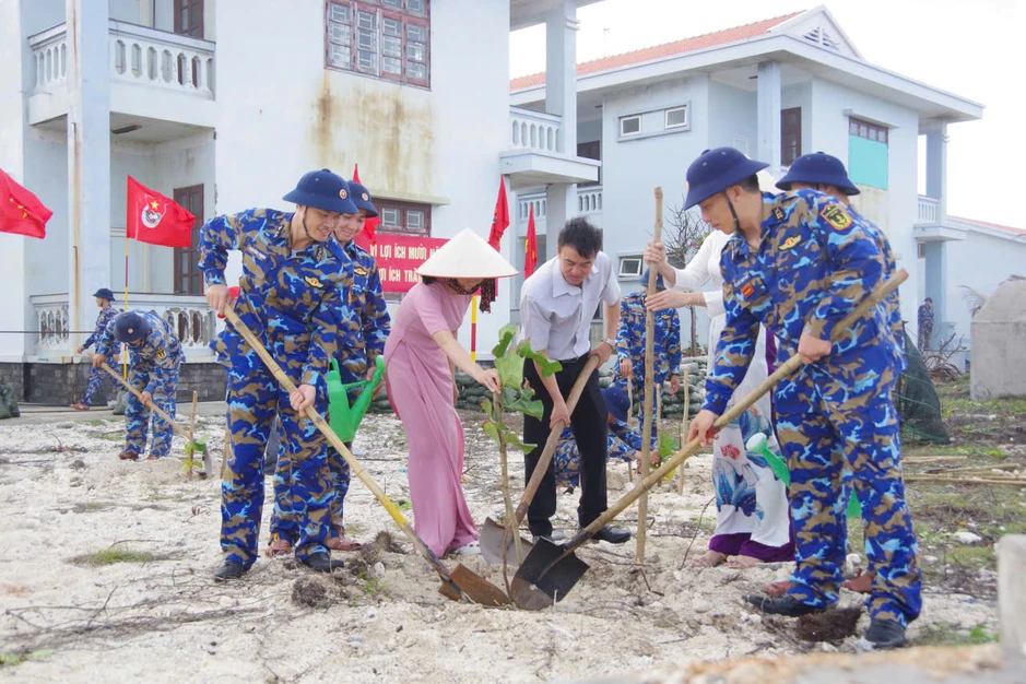 Phủ xanh Trường Sa mừng sinh nhật Bác Phủ xanh Trường Sa mừng sinh nhật Bác