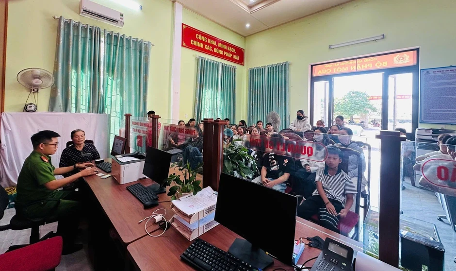 Phục vụ xuyên lễ, Công an Hà Tĩnh tăng tốc cấp định danh điện tử