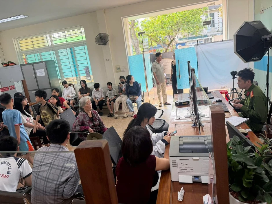 Phục vụ xuyên lễ, Công an Hà Tĩnh tăng tốc cấp định danh điện tử