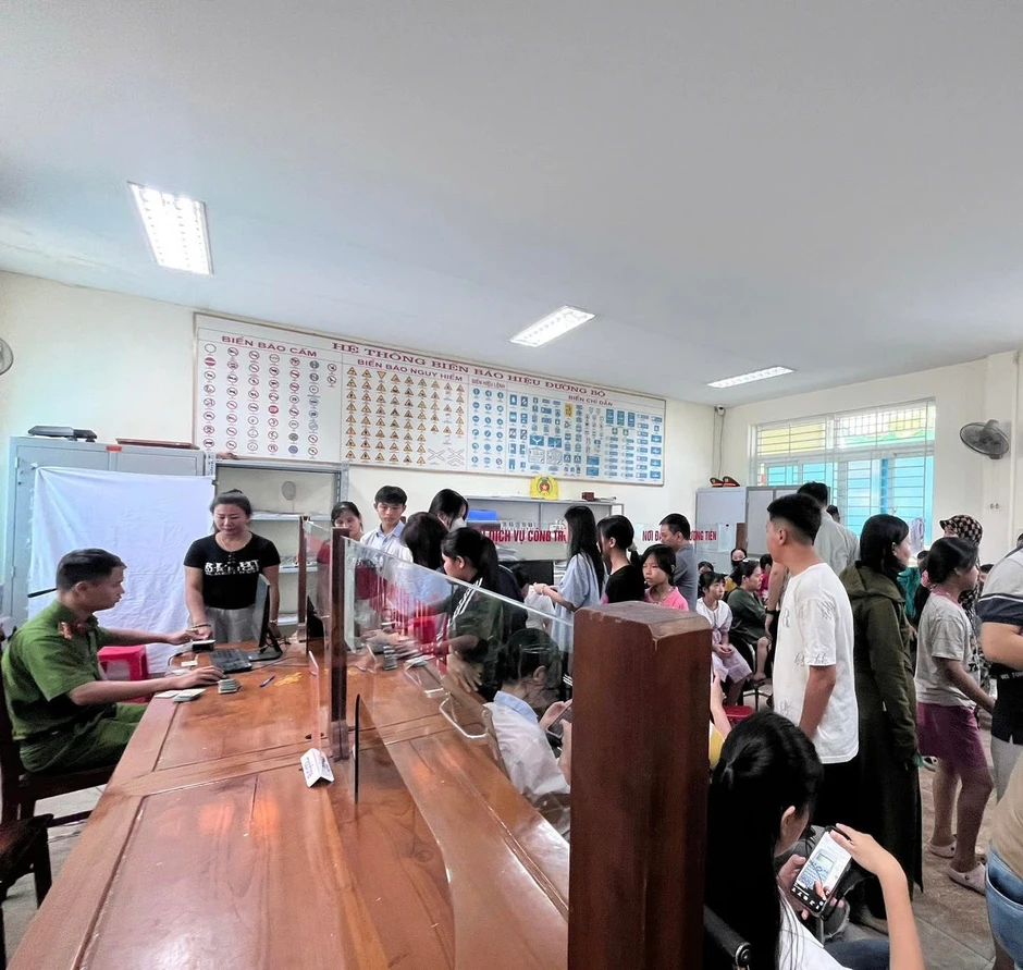 Phục vụ xuyên lễ, Công an Hà Tĩnh tăng tốc cấp định danh điện tử