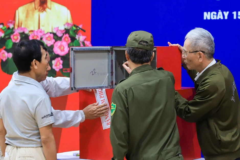 Phường có hơn 6 vạn cử tri vận hành thử quy trình bỏ phiếu bầu cử Phường có hơn 6 vạn cử tri vận hành thử quy trình bỏ phiếu bầu cử