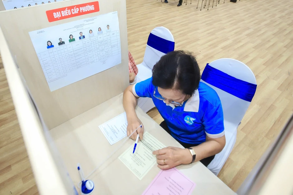 Phường có hơn 6 vạn cử tri vận hành thử quy trình bỏ phiếu bầu cử Phường có hơn 6 vạn cử tri vận hành thử quy trình bỏ phiếu bầu cử