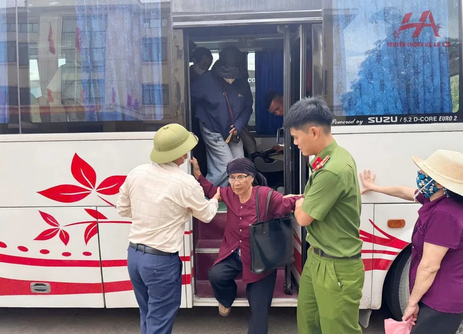 Phường Hà An (Quảng Ninh) đồng hành cùng thân nhân liệt sĩ lấy mẫu ADN xác định danh tính Phường Hà An (Quảng Ninh) đồng hành cùng thân nhân liệt sĩ lấy mẫu ADN xác định danh tính
