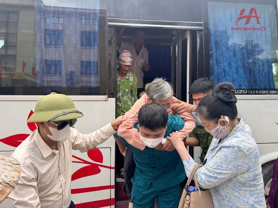 Phường Hà An (Quảng Ninh) đồng hành cùng thân nhân liệt sĩ lấy mẫu ADN xác định danh tính Phường Hà An (Quảng Ninh) đồng hành cùng thân nhân liệt sĩ lấy mẫu ADN xác định danh tính
