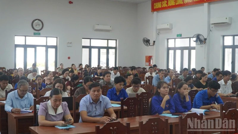 Phường Hương Trà triển khai chiến dịch 30 ngày chuẩn hóa dữ liệu tương tác công dân số Phường Hương Trà triển khai chiến dịch 30 ngày chuẩn hóa dữ liệu tương tác công dân số