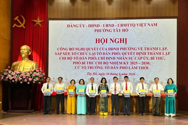 Phường Tây Hồ (Hà Nội) công bố thành lập, sắp xếp, tổ chức lại tổ dân phố Phường Tây Hồ (Hà Nội) công bố thành lập, sắp xếp, tổ chức lại tổ dân phố