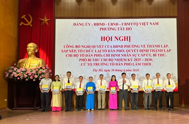 Phường Tây Hồ (Hà Nội) công bố thành lập, sắp xếp, tổ chức lại tổ dân phố Phường Tây Hồ (Hà Nội) công bố thành lập, sắp xếp, tổ chức lại tổ dân phố