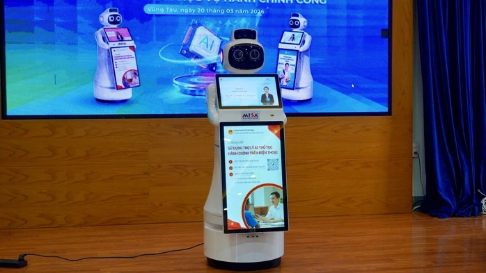 Phường Vũng Tàu đưa robot lễ tân vào phục vụ người dân