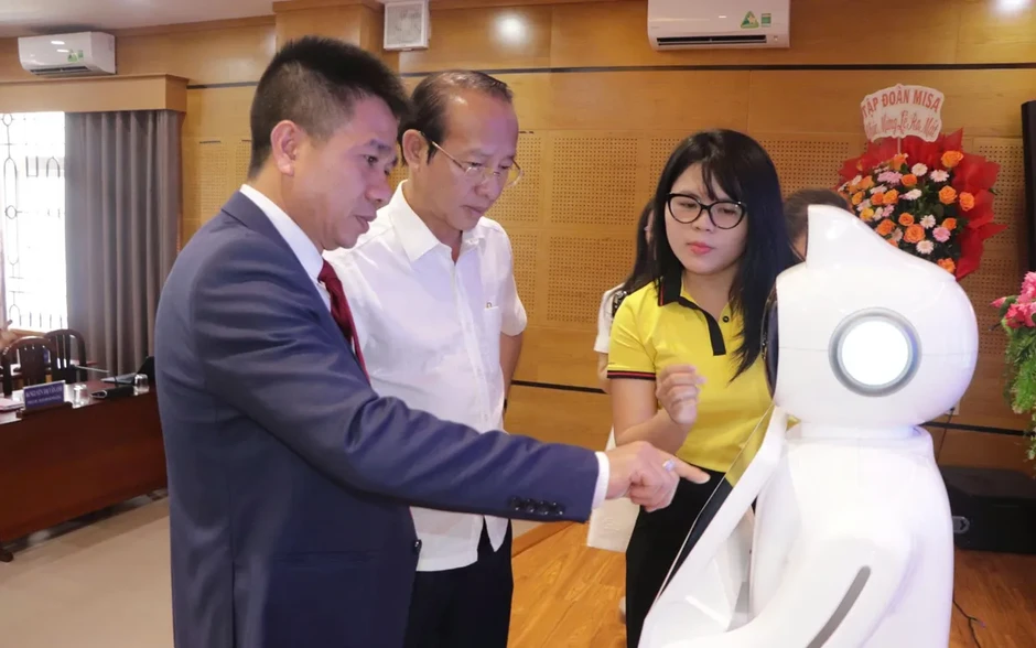 Phường Vũng Tàu dùng Robot AI hướng dẫn người dân làm thủ tục hành chính