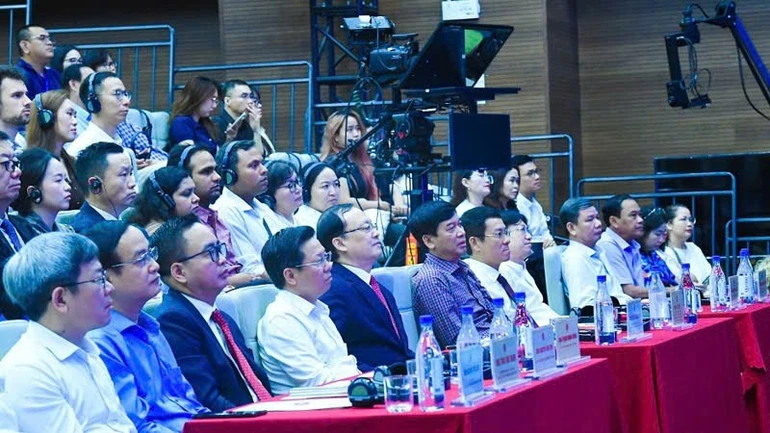 Podcast mở rộng không gian sáng tạo và tăng cường kết nối trong kỷ nguyên số Podcast mở rộng không gian sáng tạo và tăng cường kết nối trong kỷ nguyên số