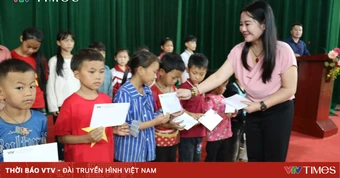 Quỹ Tấm lòng Việt trao quà và học bổng "Cùng em đến trường" tại xã Mường Lạn (Điện Biên)