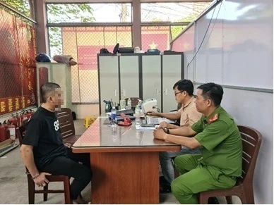 Qua xác minh vụ đánh nhau tại quán nhậu, bắt đối tượng truy nã ở Cần Thơ Qua xác minh vụ đánh nhau tại quán nhậu, bắt đối tượng truy nã ở Cần Thơ
