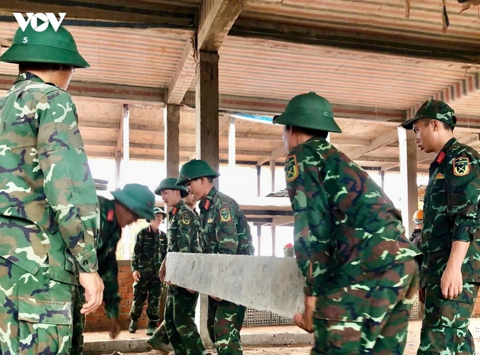 Quân đoàn 34 nỗ lực đưa trường nội trú liên cấp vùng biên Gia Lai về đích