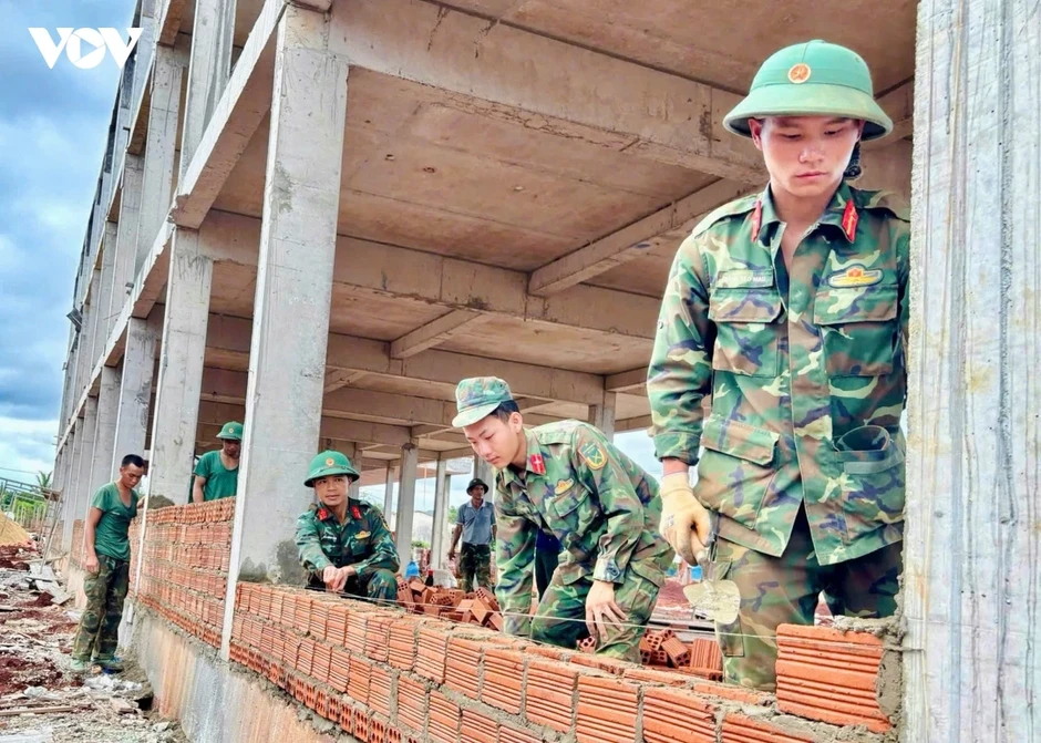 Quân đoàn 34 nỗ lực đưa trường nội trú liên cấp vùng biên Gia Lai về đích