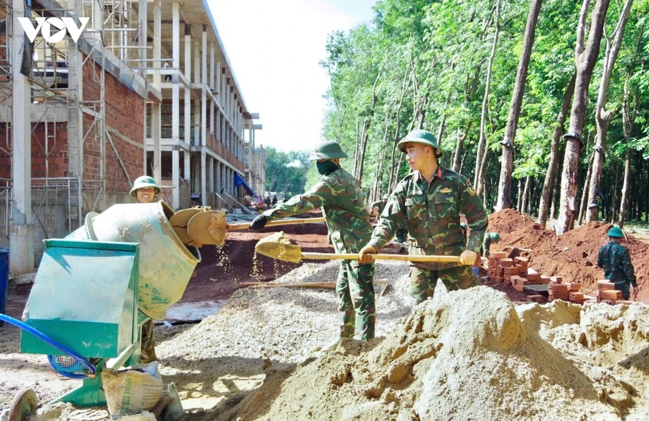 Quân đoàn 34 nỗ lực đưa trường nội trú liên cấp vùng biên Gia Lai về đích