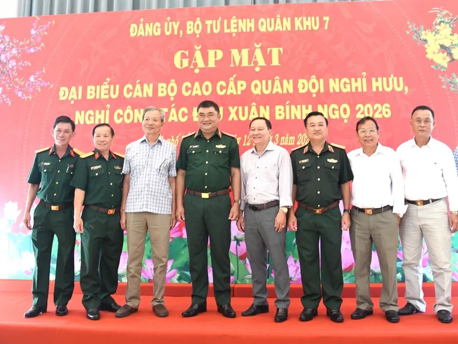 Quân khu 7 gặp mặt hơn 800 cán bộ cao cấp quân đội nghỉ hưu, nghỉ công tác Quân khu 7 gặp mặt hơn 800 cán bộ cao cấp quân đội nghỉ hưu, nghỉ công tác
